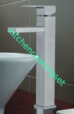 Os torneiras contemporâneos da banca da cozinha da carcaça de bronze, modernos escolhem o torneira do banheiro do punho