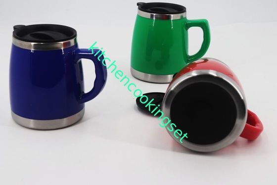 Plástico fora da caneca de aço inoxidável 500ml com o polonês das tampas terminado
