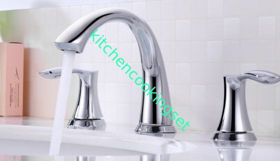 Die zwei Griff-Küchen-Waschbecken-Hahn, Schreibtisch brachte moderne Schiff-Wannen-Hähne an